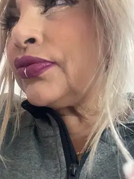 Snapshot of scarlett_sexx69 chatting on 09/26/25, 06:45 scarlett sexx69 online show from 09/26/25, 06:45