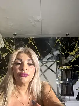 Snapshot of scarlett_sexx69 chatting on 10/23/25, 06:39 scarlett sexx69 online show from 10/23/25, 06:39