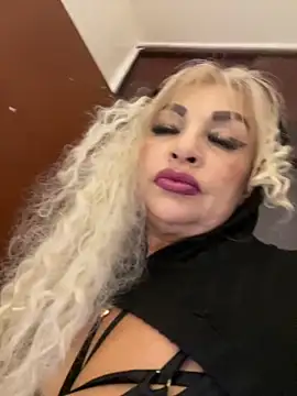 Snapshot of scarlett_sexx69 chatting on 11/10/25, 11:31 scarlett sexx69 online show from 11/10/25, 11:31