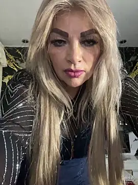 Snapshot of scarlett_sexx69 chatting on 11/25/25, 11:32 scarlett sexx69 online show from 11/25/25, 11:32