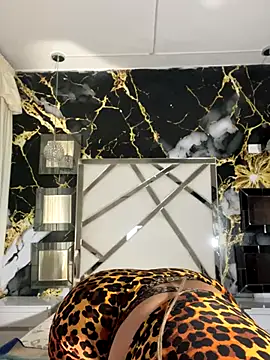 Snapshot of scarlett_sexx69 chatting on 12/18/25, 11:27 scarlett sexx69 online show from 12/18/25, 11:27