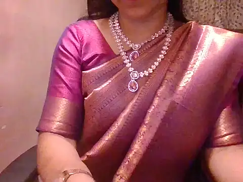 Snapshot of Pinky_4 chatting on 06/25/26, 04:33 Pinky 4 online show from 06/25/26, 04:33