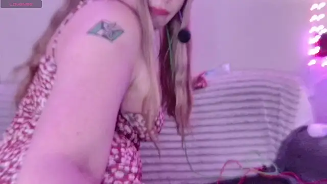 Snapshot of ScarletCarnal chatting on 09/13/25, 11:37 ScarletCarnal online show from 09/13/25, 11:37