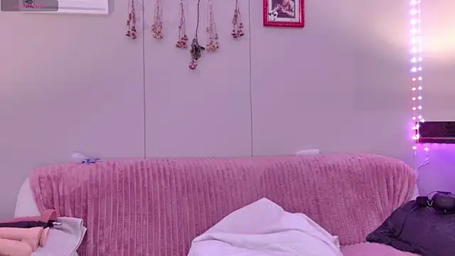 Snapshot of ScarletCarnal chatting on 11/16/25, 09:09 ScarletCarnal online show from 11/16/25, 09:09