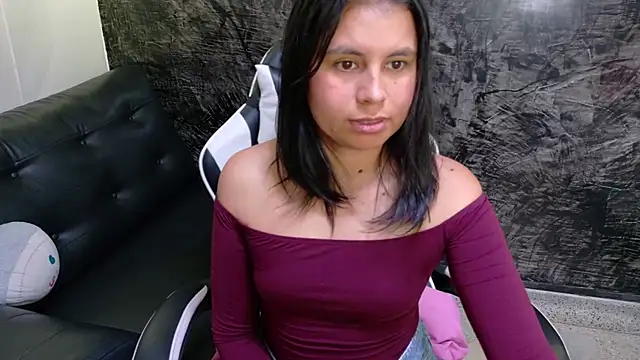 olivia love  online show from 06/25/26, 09:19