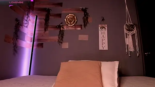 Snapshot of solangell chatting on 10/31/25, 06:47 solangell online show from 10/31/25, 06:47