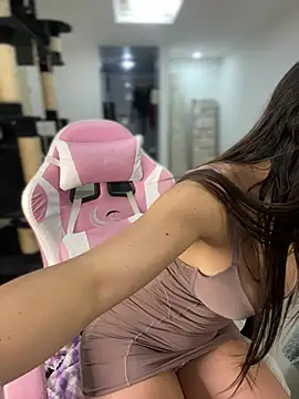 Snapshot of MiaJones21 chatting on 02/05/25, 03:34 MiaJones21 online show from 02/05/25, 03:34