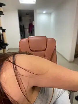 Snapshot of MiaJones21 chatting on 03/12/25, 12:31 MiaJones21 online show from 03/12/25, 12:31