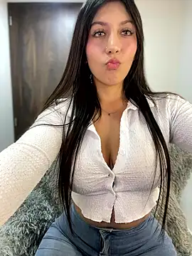 Snapshot of MiaJones21 chatting on 01/17/26, 12:59 MiaJones21 online show from 01/17/26, 12:59