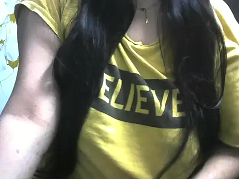 Snapshot of Bold-Radhika chatting on 12/17/25, 10:43 Bold-Radhika online show from 12/17/25, 10:43