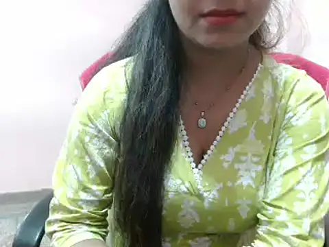 LovingPihu online show from 02/18/25, 08:49