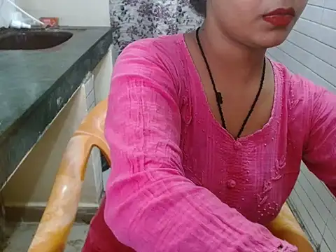 LovingPihu online show from 09/28/25, 05:24