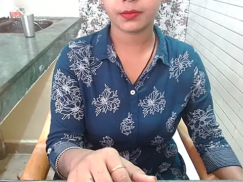 LovingPihu online show from 10/14/25, 05:30