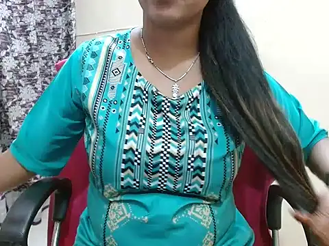 LovingPihu online show from 04/15/26, 05:25