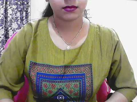 Snapshot of LovingPihu chatting on 05/05/26, 05:48 LovingPihu online show from 05/05/26, 05:48