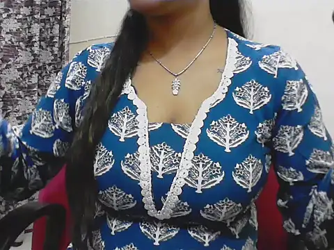 Snapshot of LovingPihu chatting on 05/08/26, 05:13 LovingPihu online show from 05/08/26, 05:13