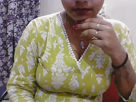 Snapshot of LovingPihu chatting on 05/18/26, 05:24 LovingPihu online show from 05/18/26, 05:24