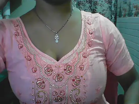 Snapshot of LovingPihu chatting on 05/26/26, 05:36 LovingPihu online show from 05/26/26, 05:36