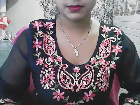 Snapshot of LovingPihu chatting on 05/30/26, 05:26 LovingPihu online show from 05/30/26, 05:26