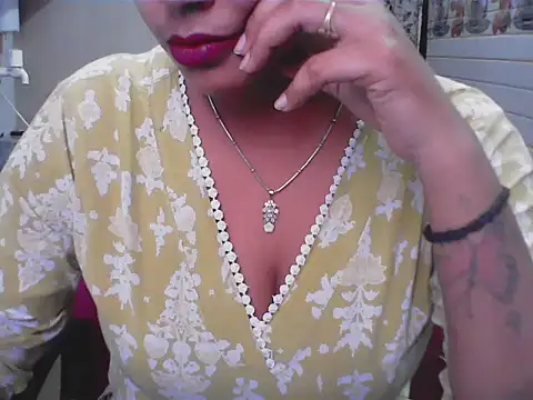 Snapshot of LovingPihu chatting on 06/05/26, 06:20 LovingPihu online show from 06/05/26, 06:20