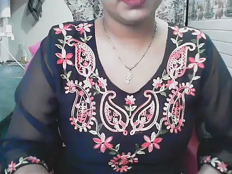 Snapshot of LovingPihu chatting on 06/12/26, 05:28 LovingPihu online show from 06/12/26, 05:28