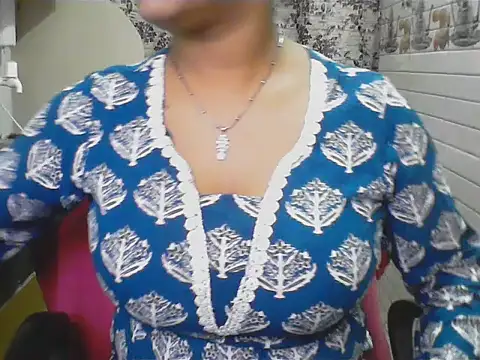 Snapshot of LovingPihu chatting on 06/13/26, 06:22 LovingPihu online show from 06/13/26, 06:22