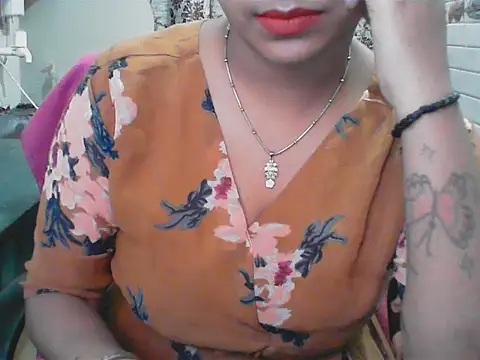 Snapshot of LovingPihu chatting on 06/15/26, 05:20 LovingPihu online show from 06/15/26, 05:20