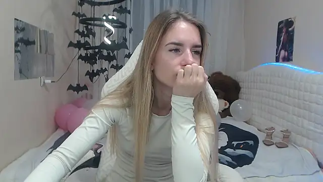 Snapshot of DeboraHorny chatting on 10/16/25, 06:03 DeboraHorny online show from 10/16/25, 06:03