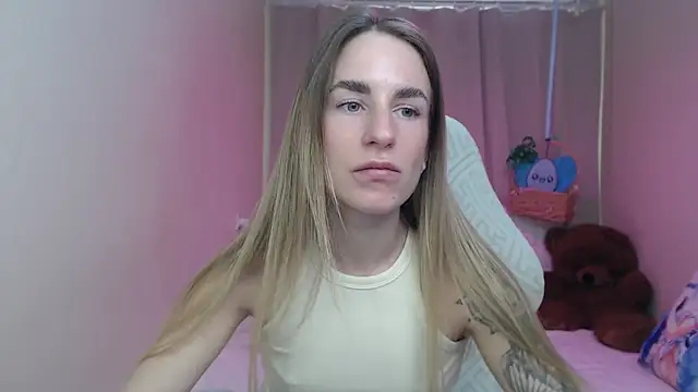 Snapshot of DeboraHorny chatting on 04/04/26, 06:00 DeboraHorny online show from 04/04/26, 06:00