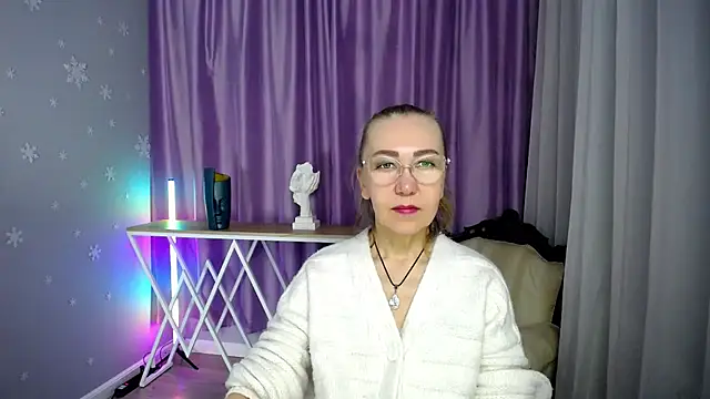 queen a n i online show from 09/23/25, 10:51