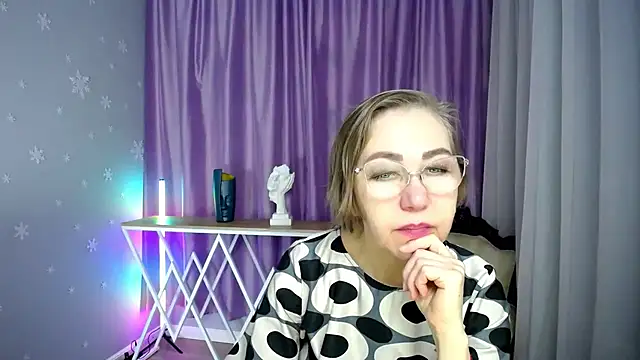 queen a n i online show from 11/15/25, 11:40