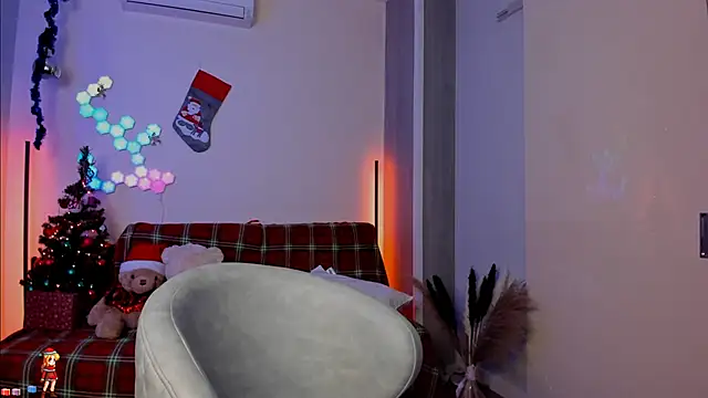 Snapshot of victorias_world chatting on 12/19/24, 04:24 victorias world online show from 12/19/24, 04:24