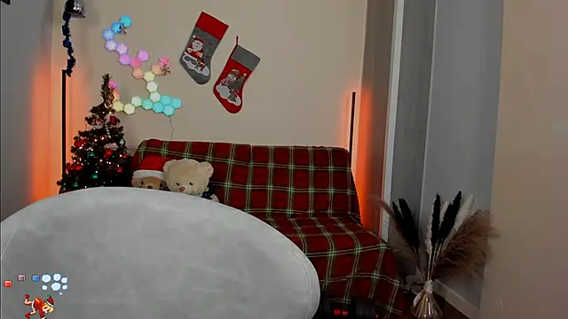 Snapshot of victorias_world chatting on 12/19/24, 10:32 victorias world online show from 12/19/24, 10:32