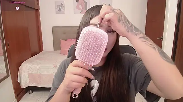 Miley Baker online show from 11/28/25, 03:04