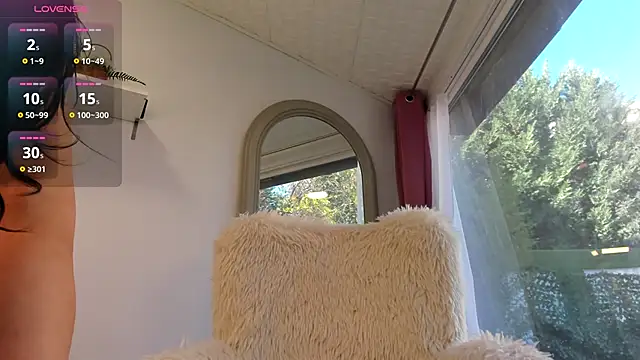 Snapshot of Naila18 chatting on 10/31/25, 08:04 Naila18 online show from 10/31/25, 08:04