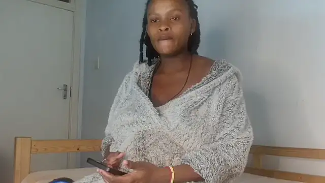 Snapshot of BlondQ2003 chatting on 09/30/25, 07:08 BlondQ2003 online show from 09/30/25, 07:08