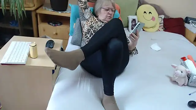 Snapshot of Margaret-milf chatting on 05/16/26, 12:04 Margaret-milf online show from 05/16/26, 12:04
