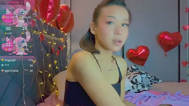 Mia Tin online show from 02/21/25, 12:39