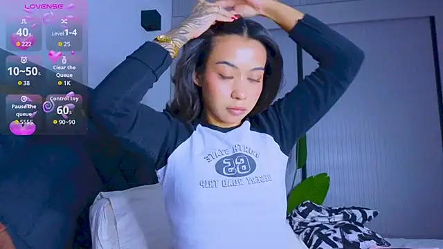 Mia Tin online show from 09/17/25, 02:41