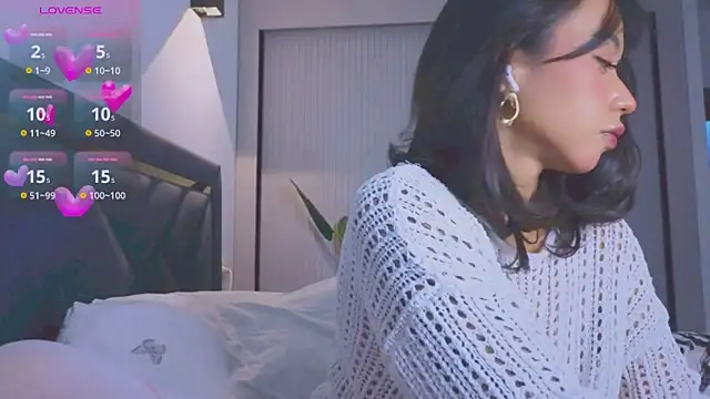 Mia Tin online show from 11/06/25, 01:45