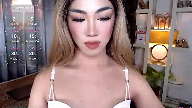 Snapshot of Local_Hoelyx chatting on 12/09/24, 11:04 Local Hoelyx online show from 12/09/24, 11:04