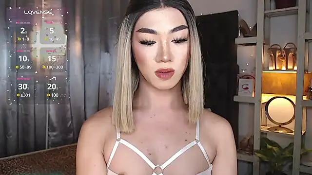 Snapshot of Local_Hoelyx chatting on 12/15/24, 10:26 Local Hoelyx online show from 12/15/24, 10:26