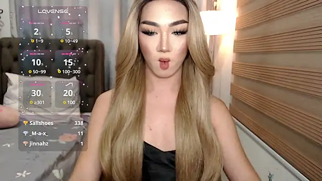 Snapshot of Local_Hoelyx chatting on 12/26/24, 10:05 Local Hoelyx online show from 12/26/24, 10:05