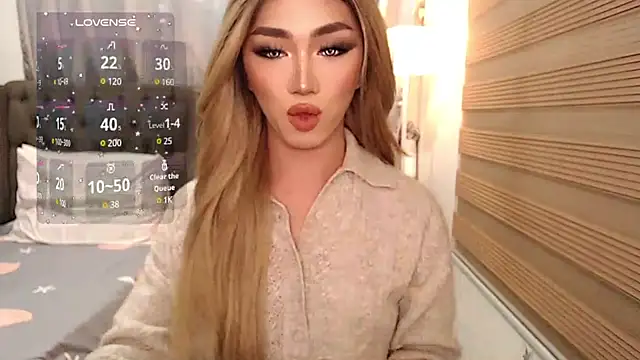 Snapshot of Local_Hoelyx chatting on 12/30/24, 02:19 Local Hoelyx online show from 12/30/24, 02:19