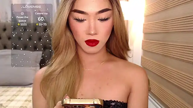 Snapshot of Local_Hoelyx chatting on 01/16/25, 07:20 Local Hoelyx online show from 01/16/25, 07:20