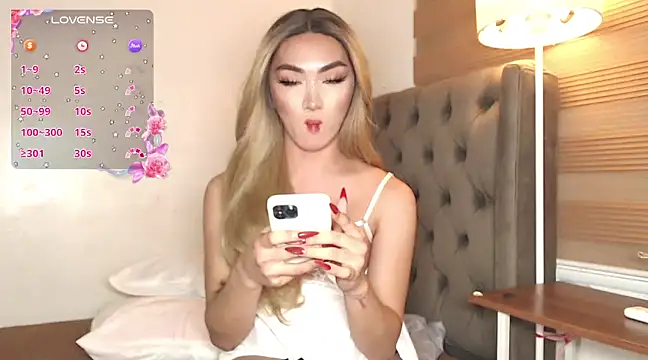 Snapshot of Local_Hoelyx chatting on 02/13/25, 08:03 Local Hoelyx online show from 02/13/25, 08:03