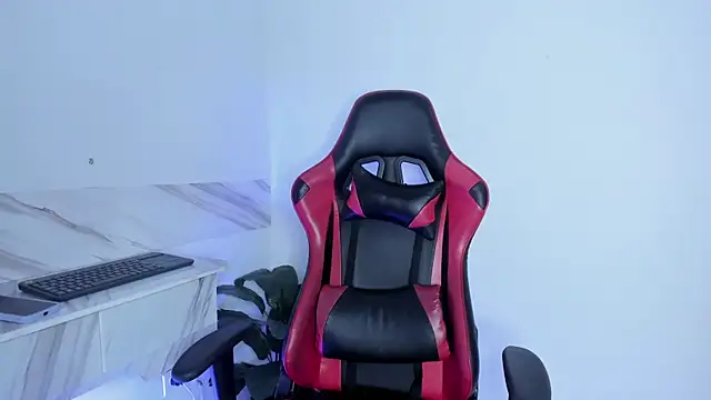 Snapshot of _liathompsom09 chatting on 01/13/25, 12:02 liathompsom09 online show from 01/13/25, 12:02