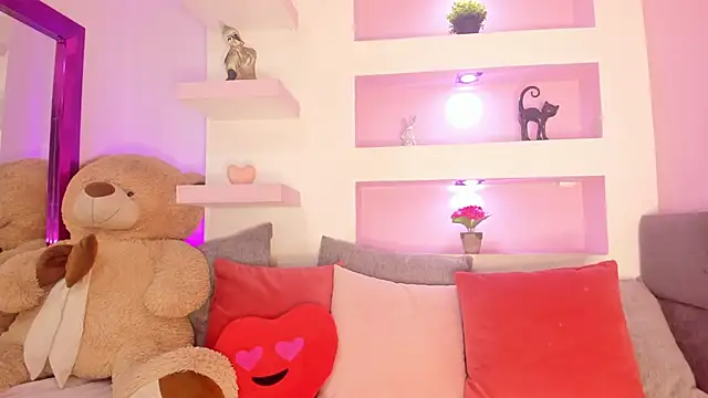 Snapshot of _liathompsom09 chatting on 12/15/25, 08:35 liathompsom09 online show from 12/15/25, 08:35