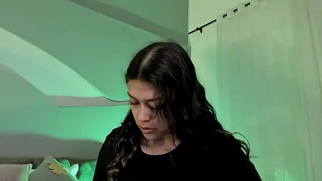 Nicolle W online show from 03/17/25, 06:42