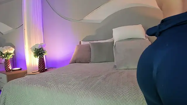 Nicolle W online show from 11/08/25, 11:54